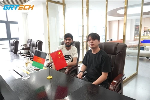 আফগান গ্রাহক স্বয়ংচালিত ক্লাচ উপাদান পরিদর্শনের জন্য আমাদের কোম্পানিতে যান